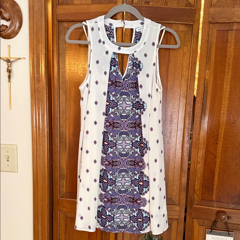 Sleeveless White and Purple Patterned Dress